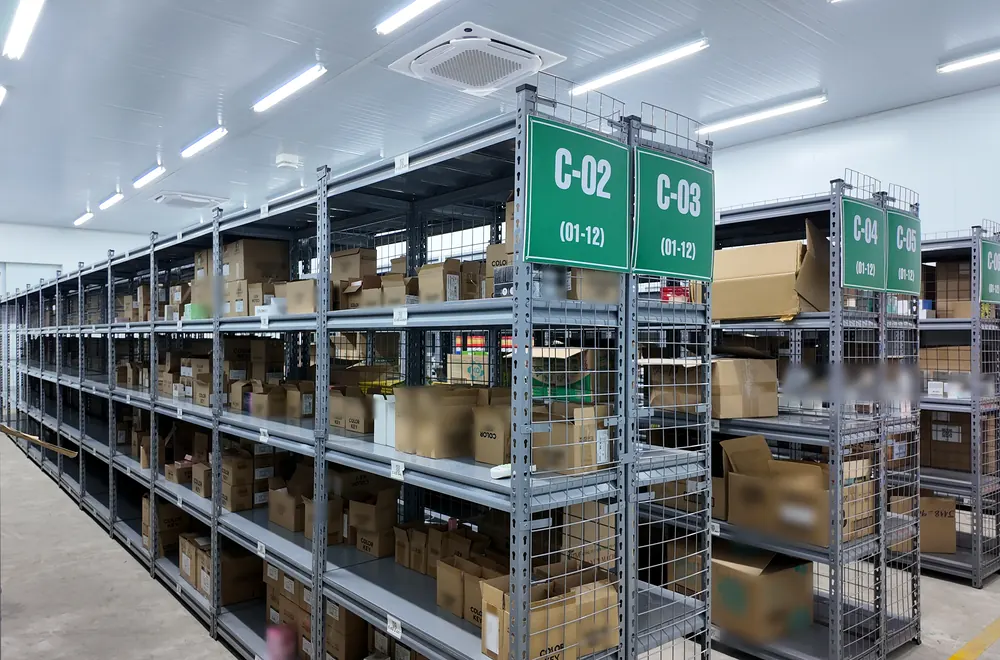 Khu lưu kho mát cho hàng nhỏ, kệ đánh mã vị trí tại kho Onflow Fulfillment